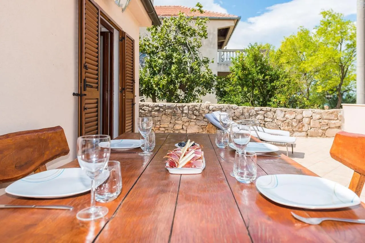 Marica Villa Tkon